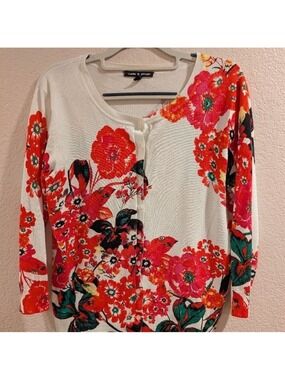 Cable and Gauge White Red and Green Cardigan Medium